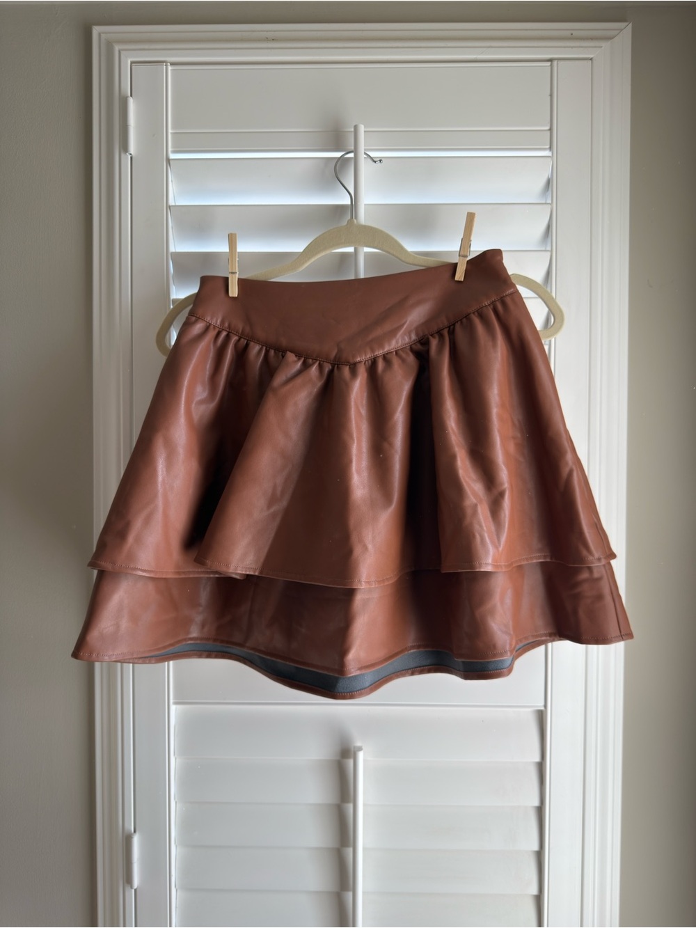 Express Tiered Faux Leather Mini Skirt in Chestnut Brown